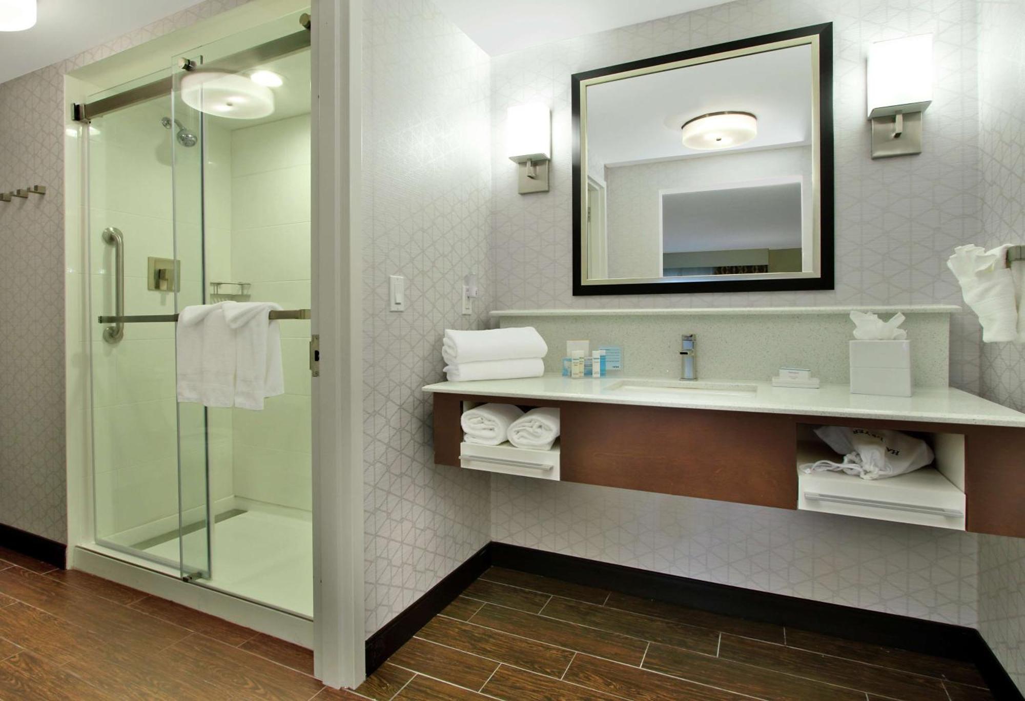 Hampton Inn & Suites By Hilton - Rockville Centre Eksteriør billede
