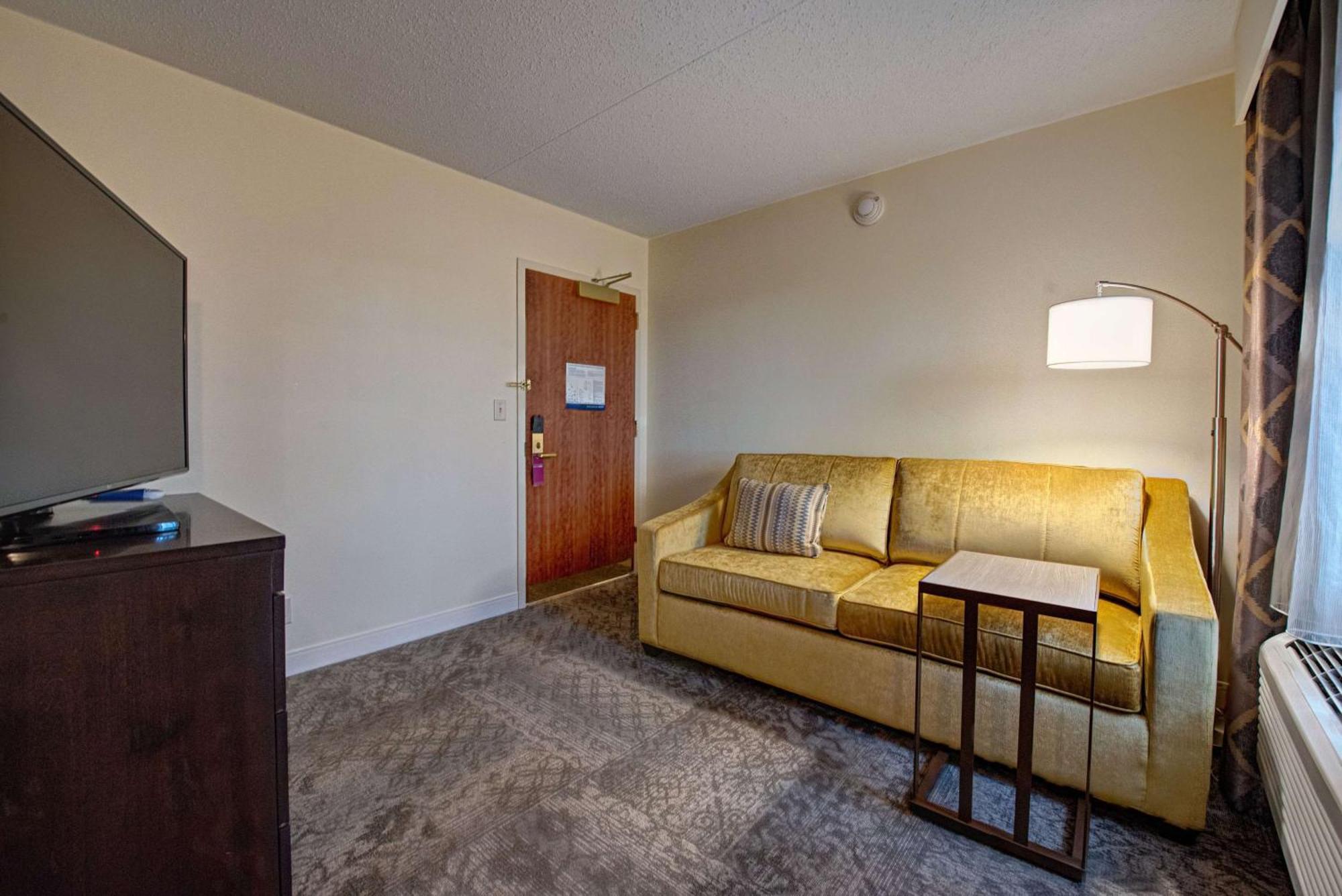 Hampton Inn & Suites By Hilton - Rockville Centre Eksteriør billede